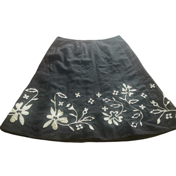 Edward Chic Black  A-Line Skirt with white embroidered florals Size:8 - Picture 1 of 4